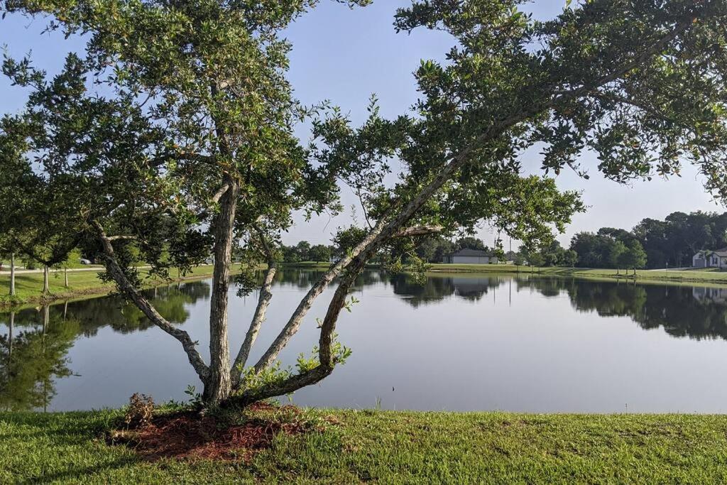 Port Saint Lucie A Little Piece Of Heaven- Peaceful Lake View Apartment- 1 Min From I95 And Turnpike Port St. Lucie Екстериор снимка